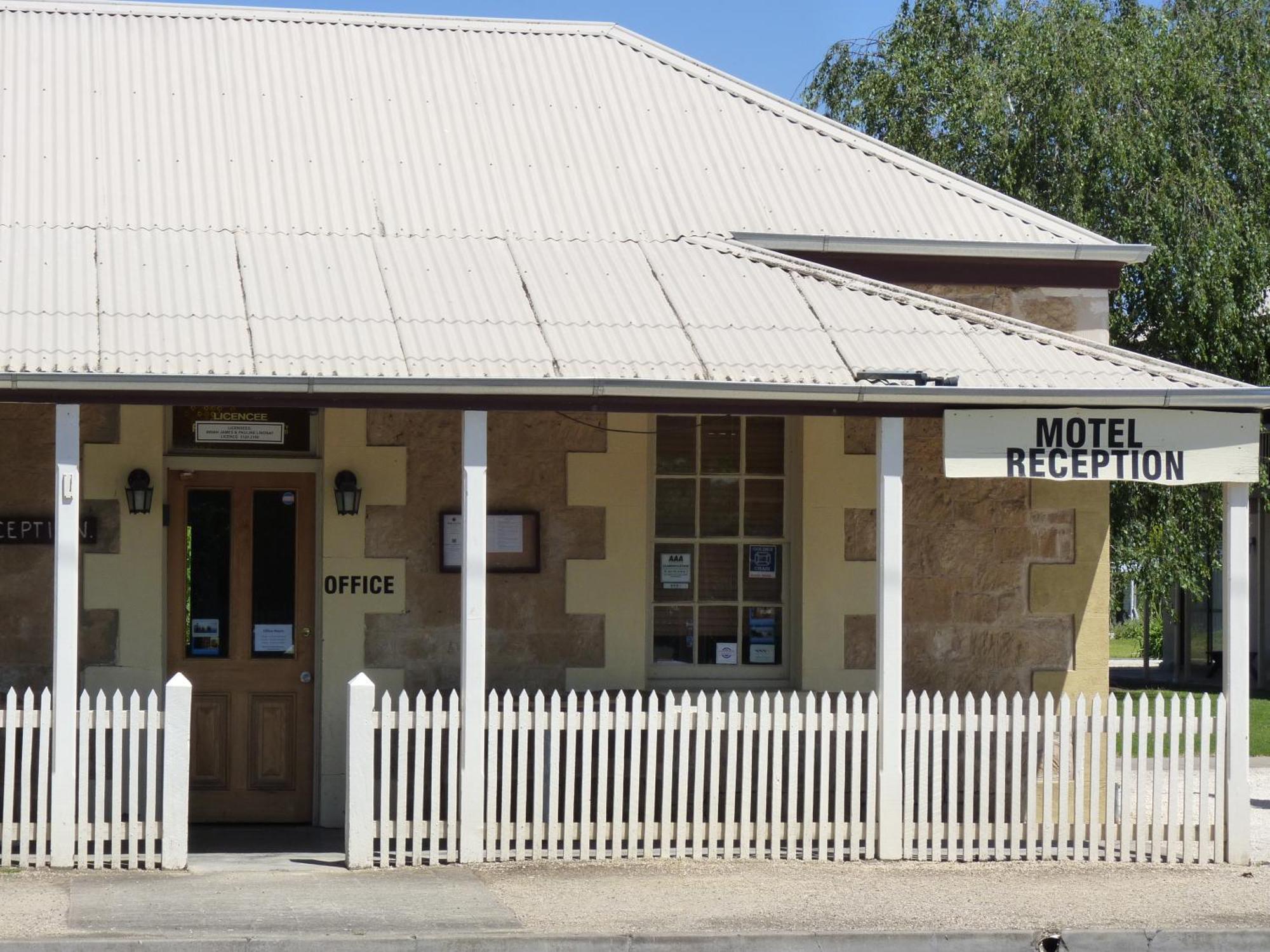Coonawarra Motor Lodge Пенола Екстериор снимка